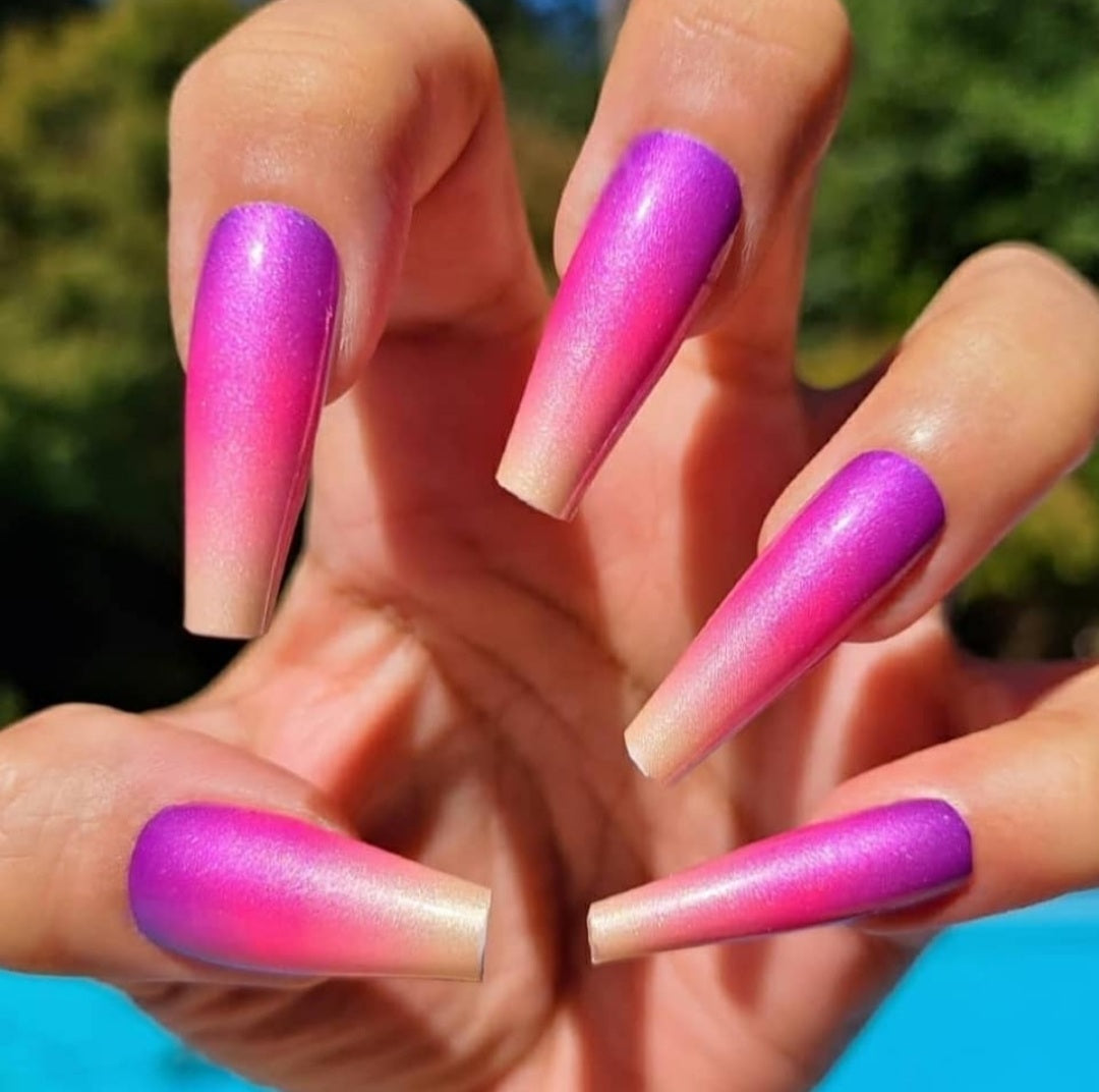 These Double Ombré French Nails Are an Optical Illusion | Allure