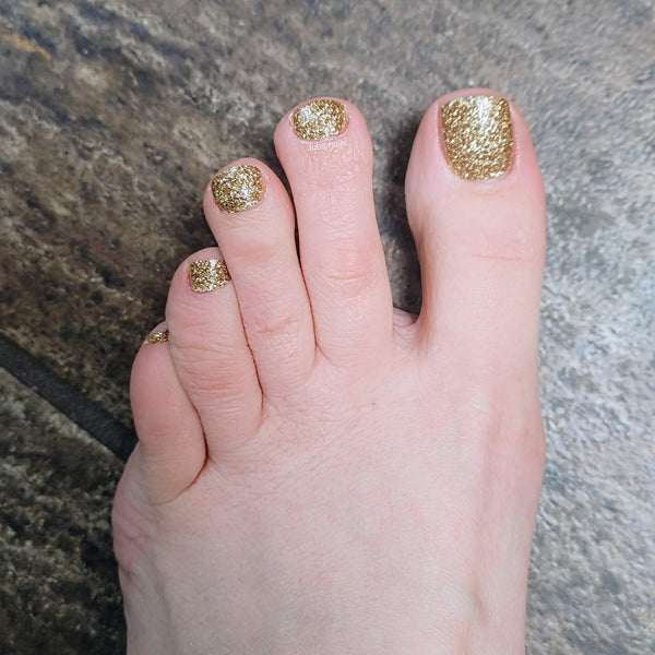 380+ Gold Toe Nails Stock Photos, Pictures & Royalty-Free Images - iStock